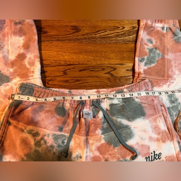 BRAND NEW Nike Women’s Tie-Dye Sweatpants Size Large - Picture 13 of 13